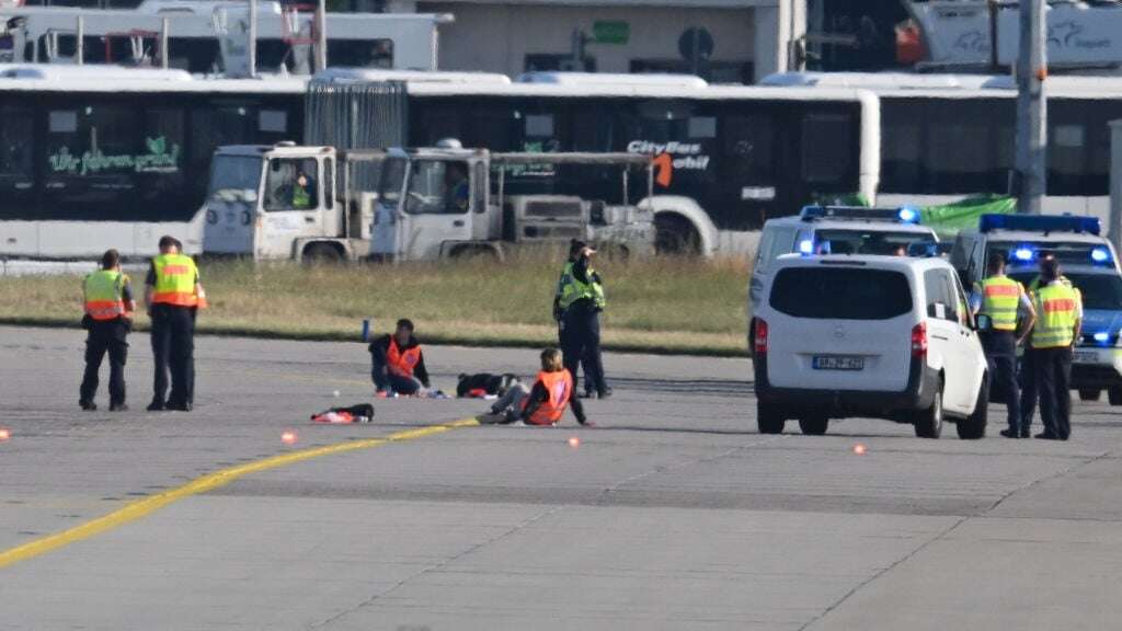 Climate activists block runways at Germany's Frankfurt airport