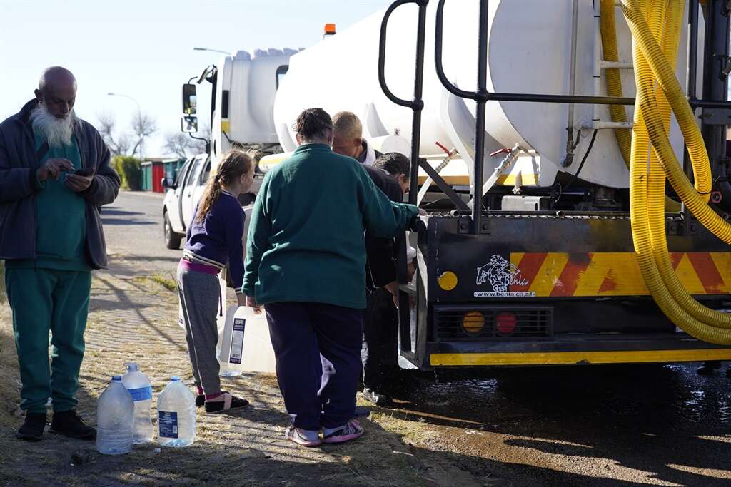 Power failures and reservoir leaks leave thousands without water in Gauteng