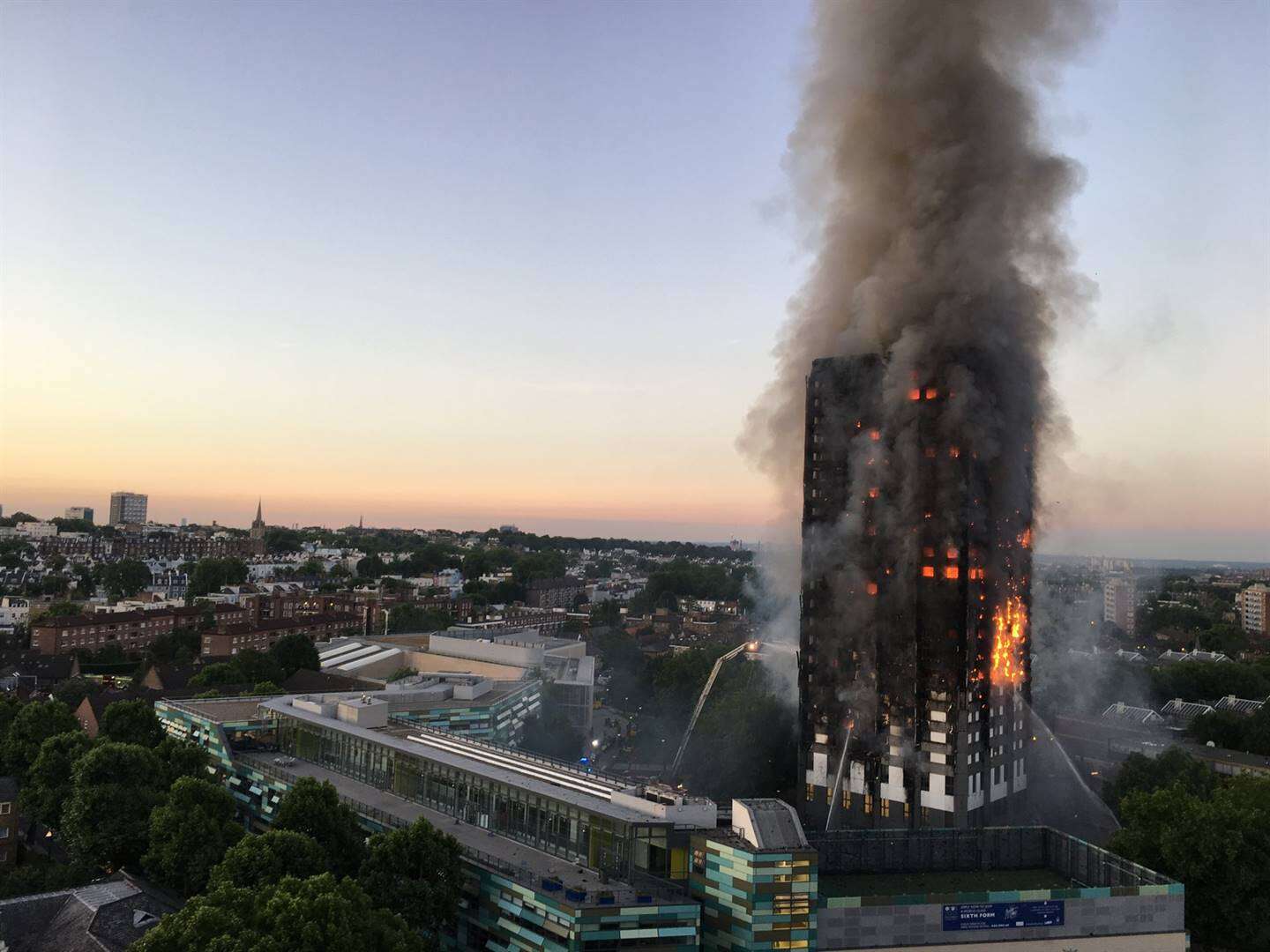 Londense brand waarin 72 sterf die gevolg van ‘onbevoegdheid, hebsug’