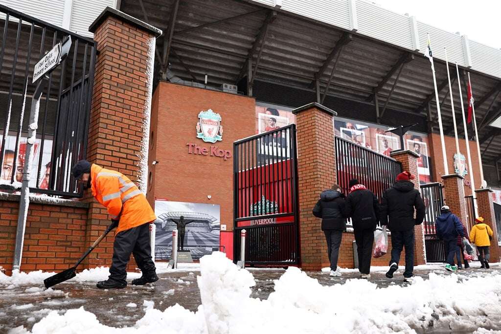 Epic Liverpool-Man United Premier League clash to go ahead despite snowfall