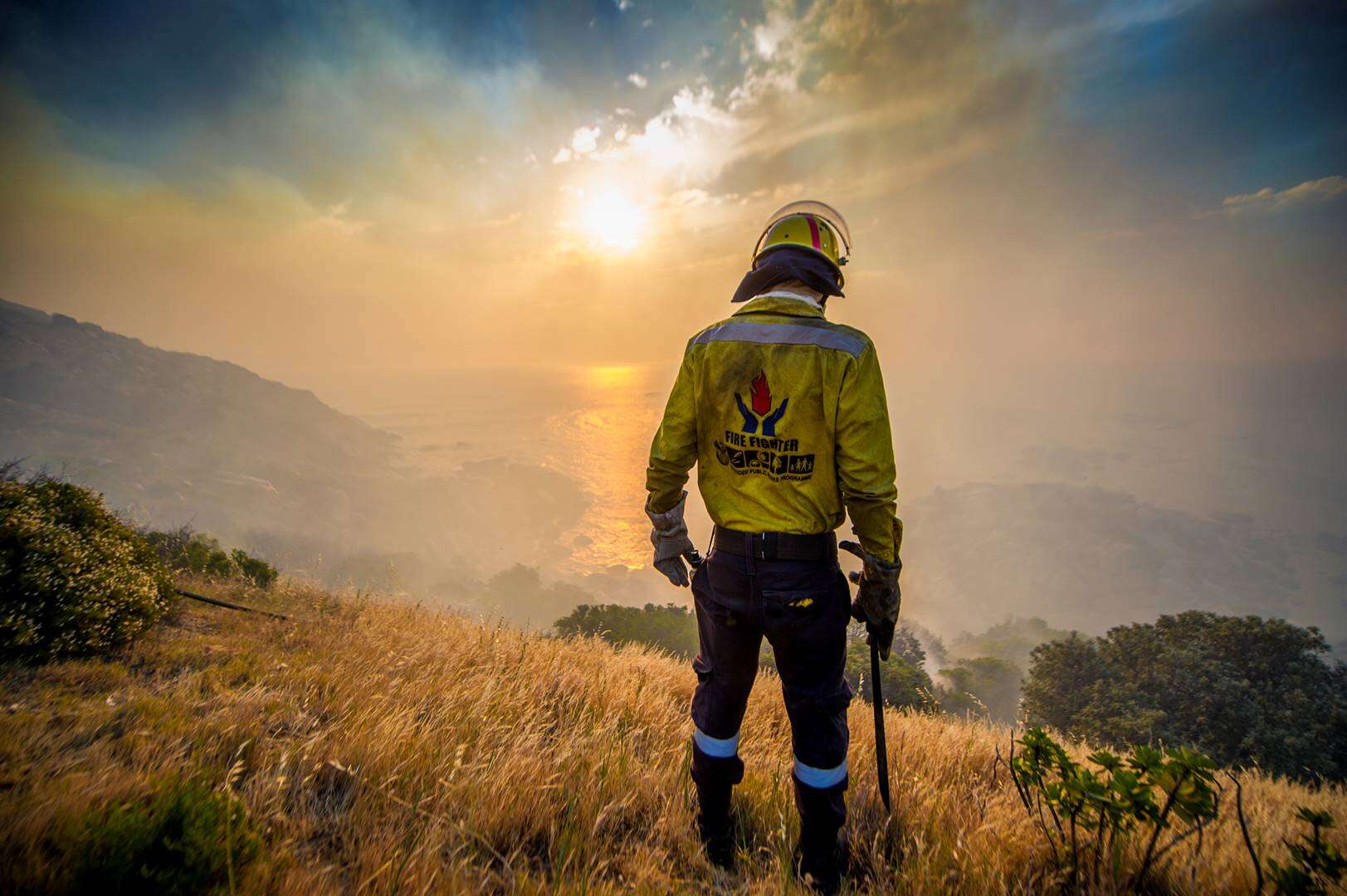 Beplande bergbrande in Kaapstad aan die gang