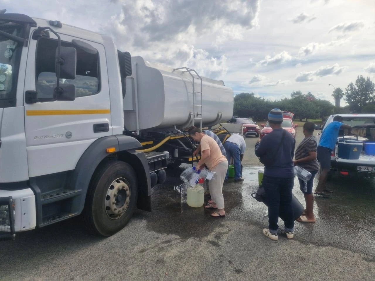 Water begin weer in Wes-Rand vloei nadat gebarste pyp herstel is