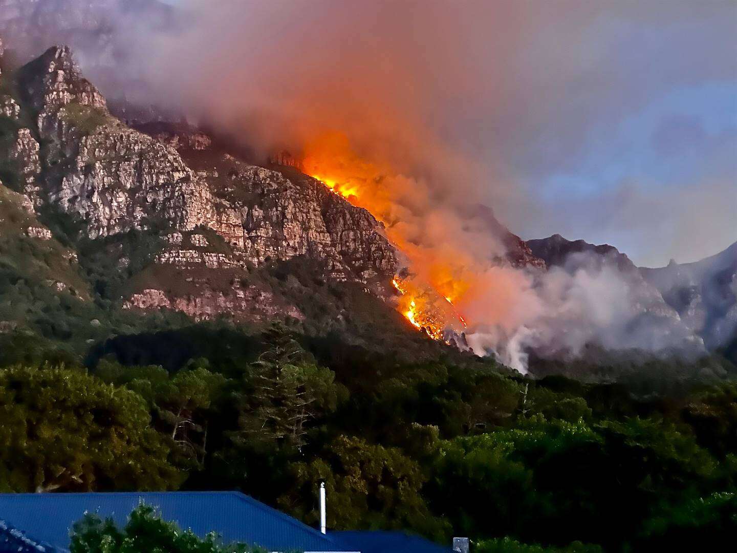 Brande op Tafelberg en elders hou bestryders besig