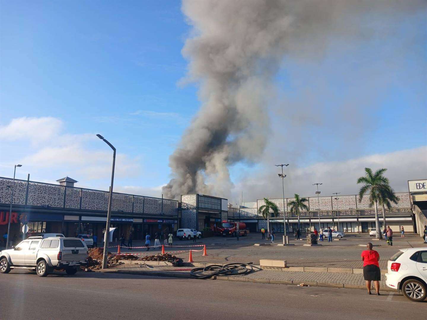 ‘Mense platgeslaan, ontsaglik baie skade’ ná brand by Phalaborwa-winkelsentrum