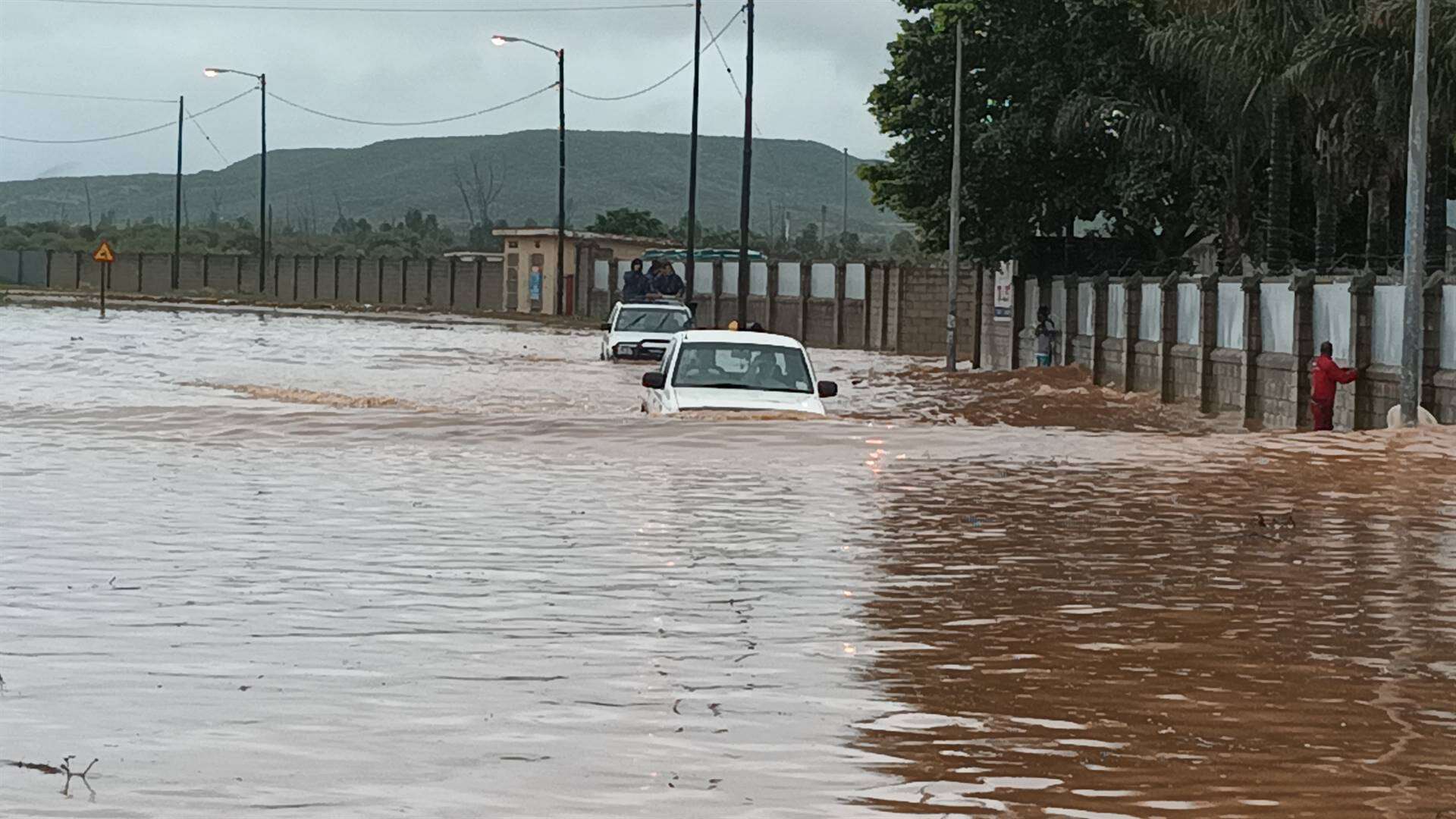 Vloede in Baai kelder eksamen vir matrieks by minstens 5 skole