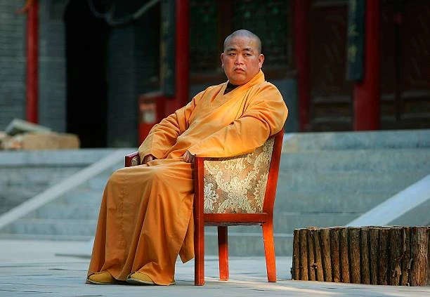 China ondersoek hoofmonnik weens korrupsie, verhoudings met vroue