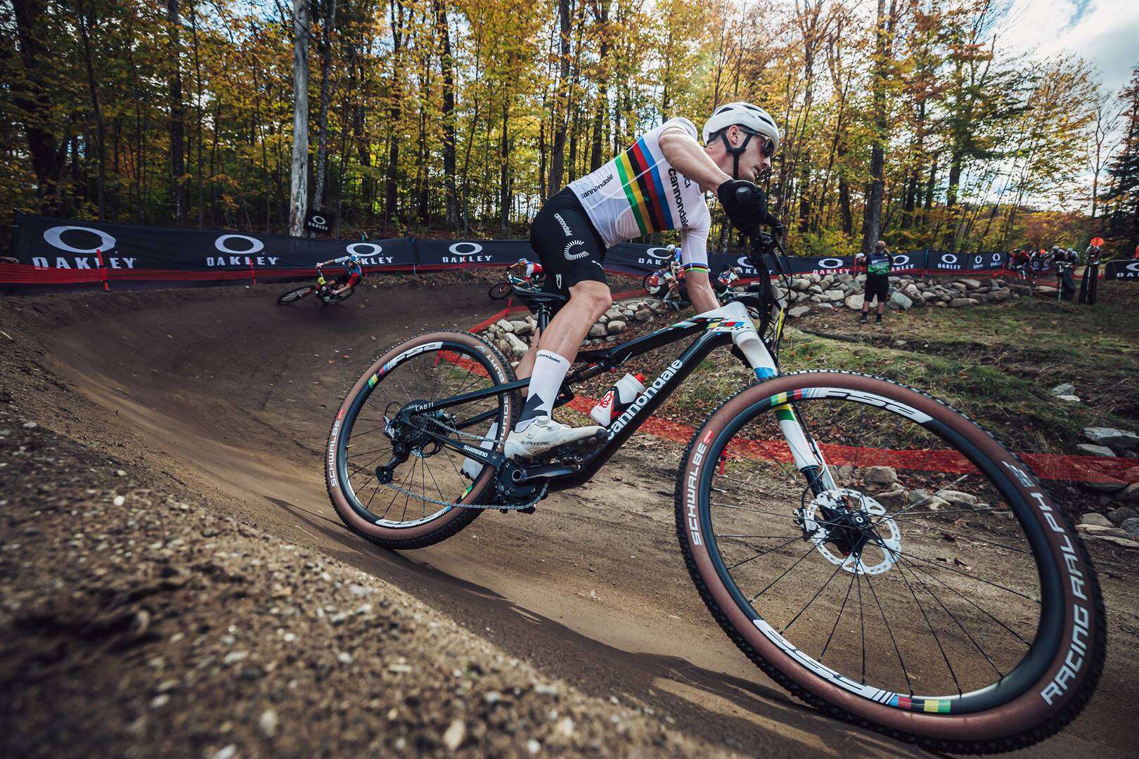 Van der Poel het Hatherly se reënboogtrui in sy visier