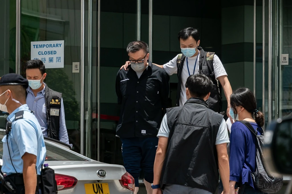 WATCH | Hong Kong police raid pro-democracy newspaper Apple Daily, arrest five