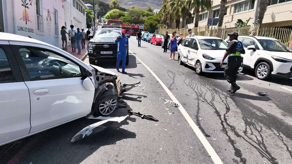 WATCH | Brake failure leads to multi-vehicle collision on Camps Bay Drive