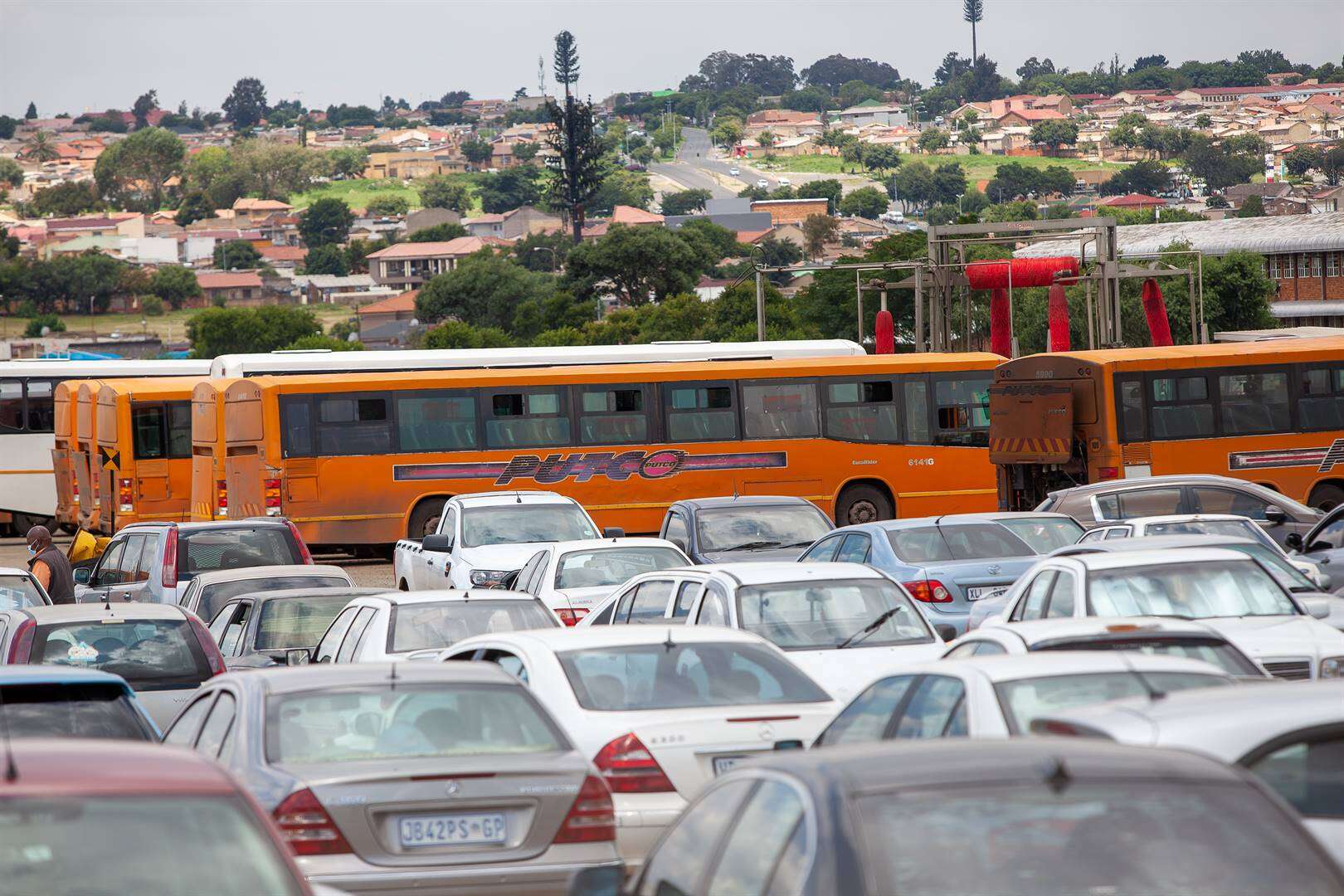 R7,4 mjd. ‘hou prys van pendel laag’, maar net vir die 17% van armes wat bus ry