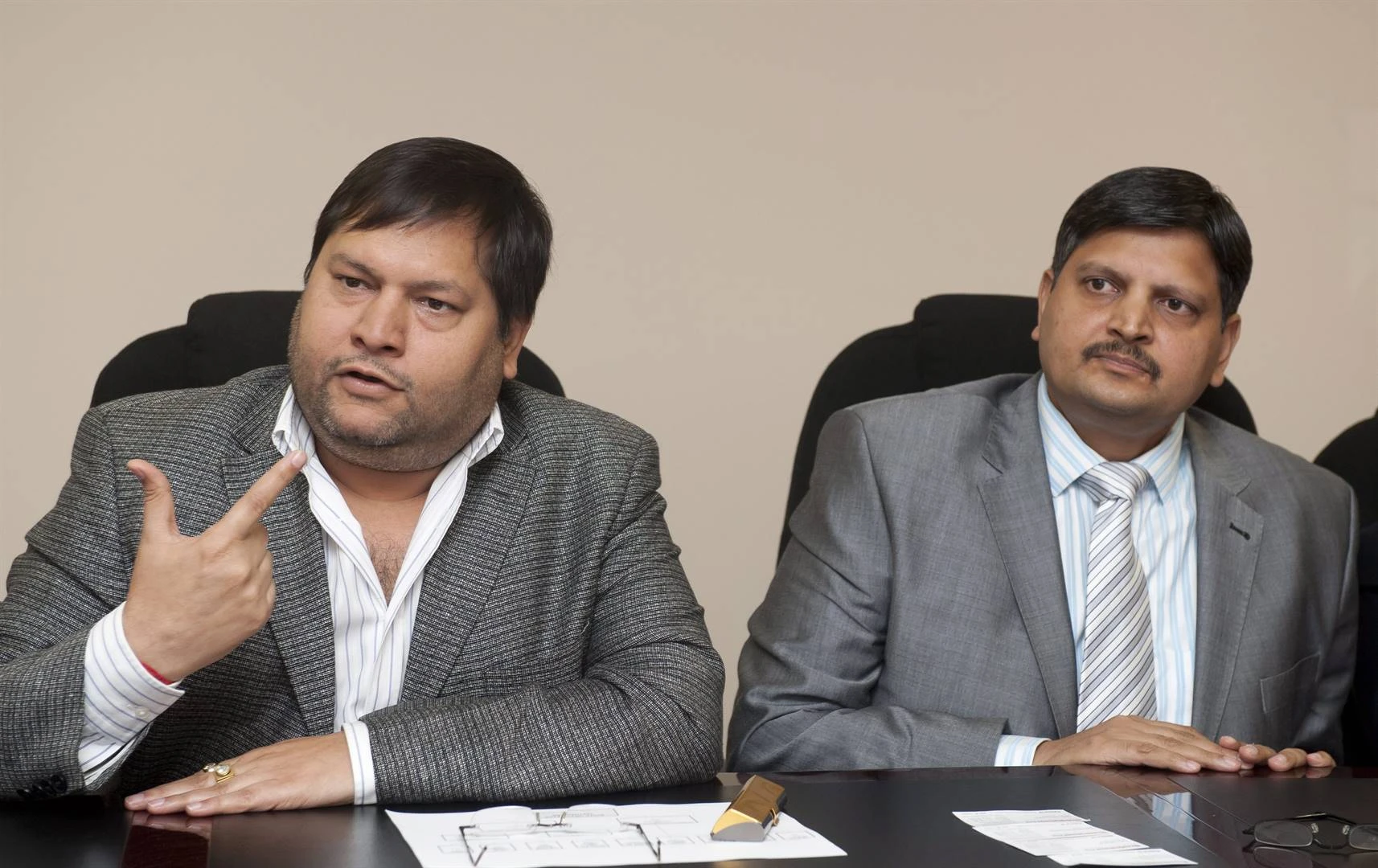 ‘Sportsakke, tasse vol Gupta-omkoopgeld’: Klagstaat wei uit oor Transnet-hoës se beweerde rol