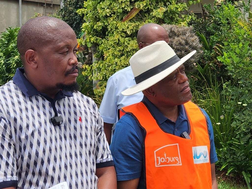 WATCH | Joburg mayor vows 'completely recovered' water supply by Christmas, as golf estate residents fume