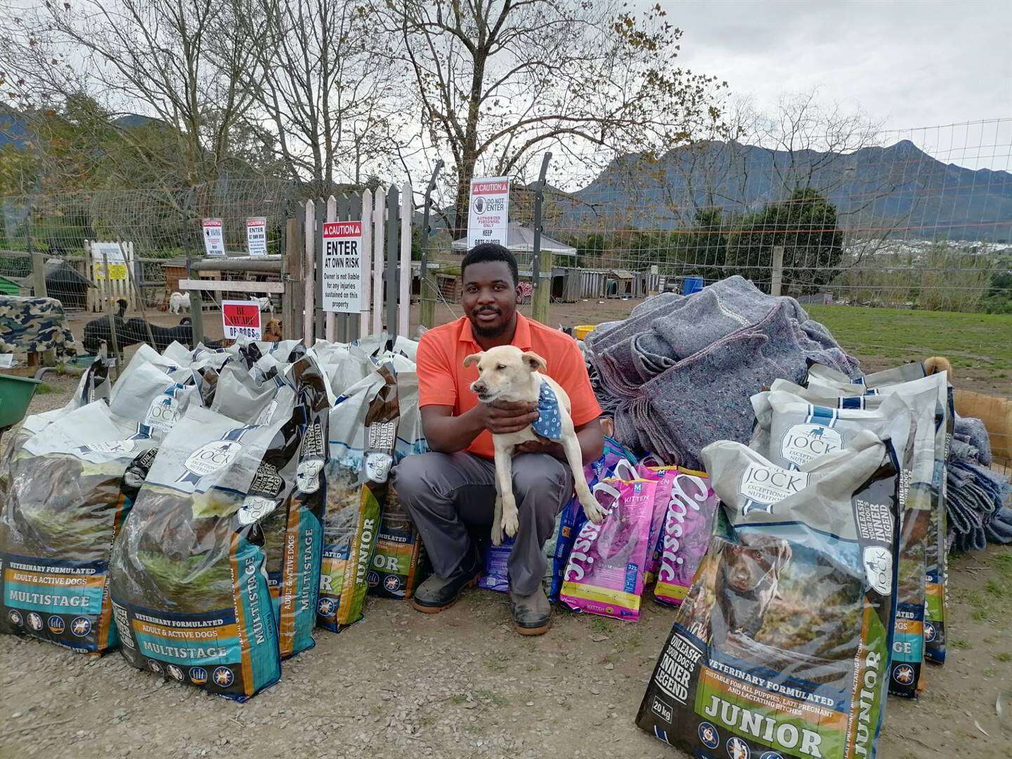 Mense maak harte oop vir Oudtshoorn Dogs in Need