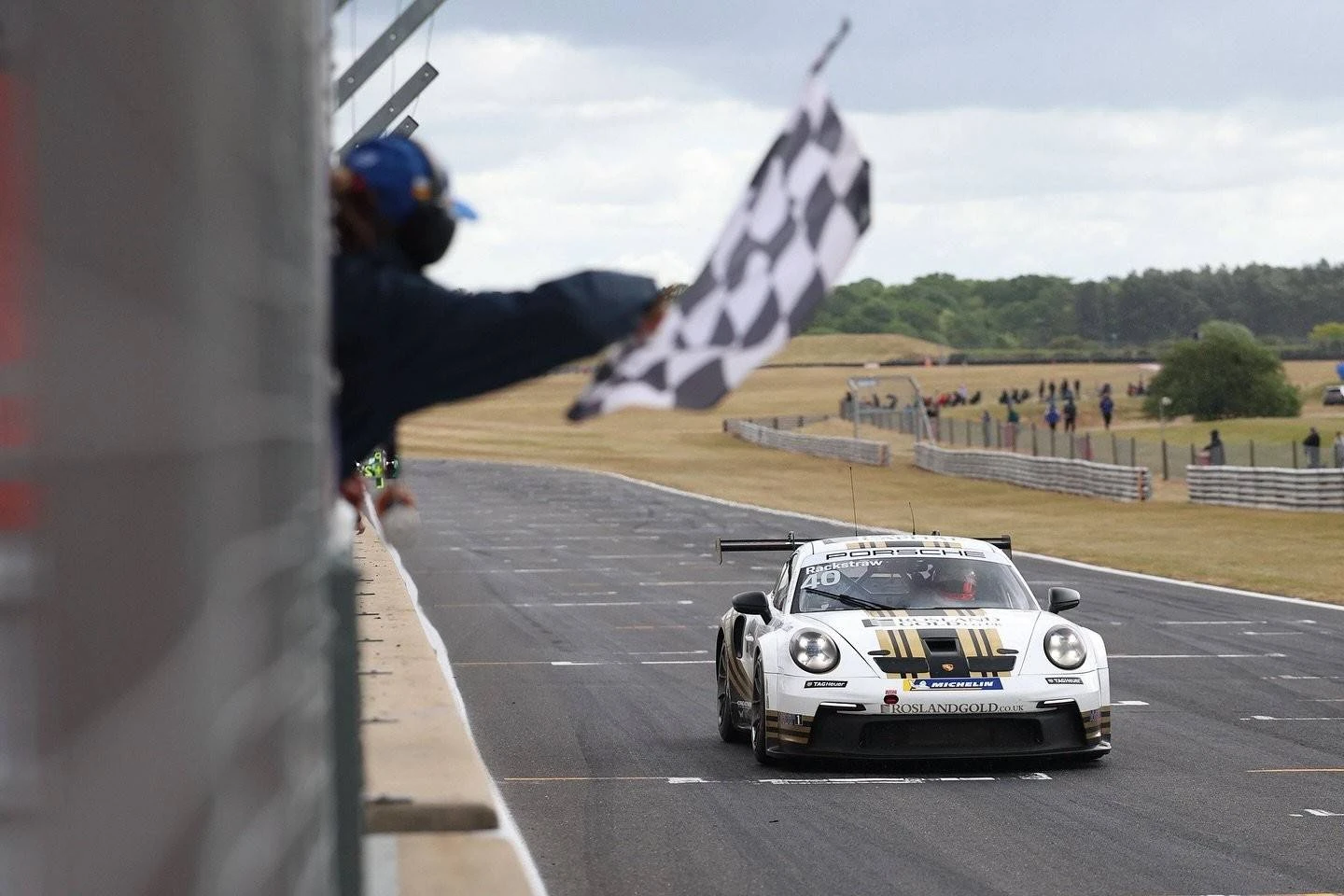 SA renjaer Rackstraw beïndruk in Britse Porsche Carrera Cup