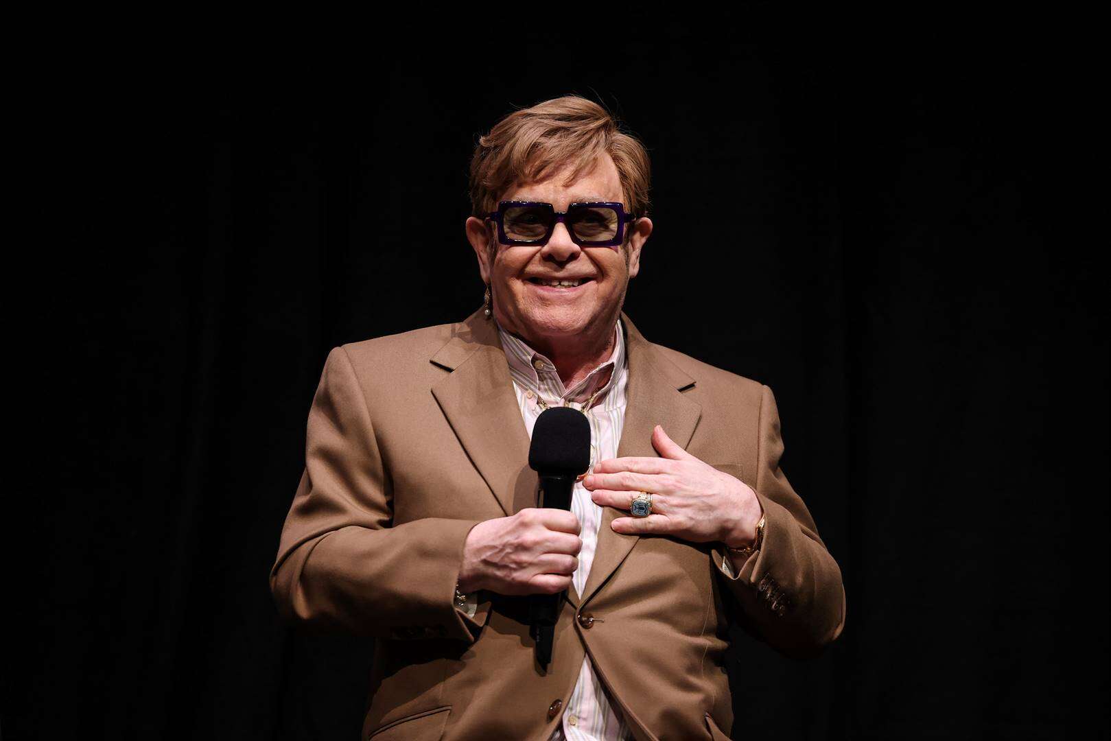 Elton John sê hy het sy sig verloor