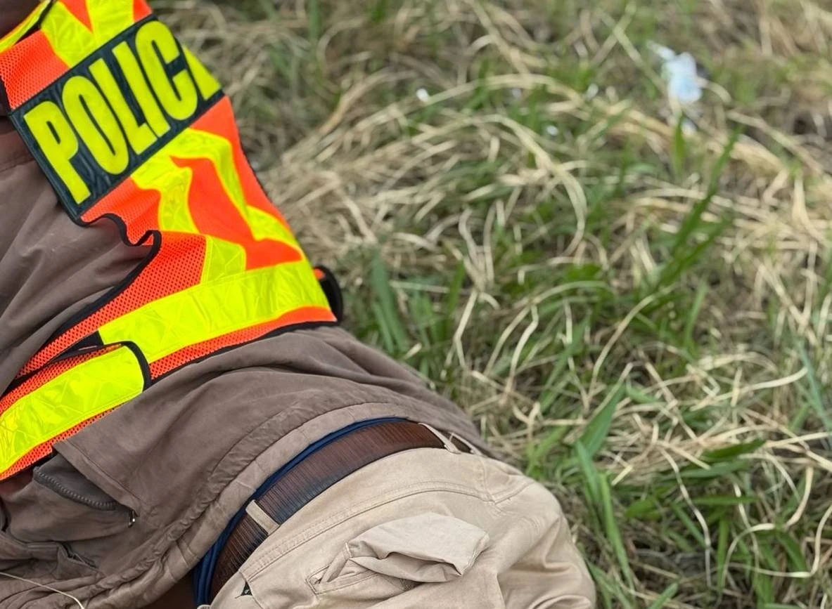 5 in polisie-uniforms blitsig vas ná vragmotorkaping in Gauteng
