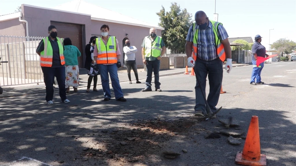 WATCH |  'Mayor's Pothole Programme': Cape Town's Dan Plato gets his hands dirty in Goodwood