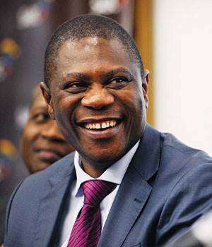 Mashatile 'sak weens bloedige hitte' ineen tydens toespraak in Limpopo