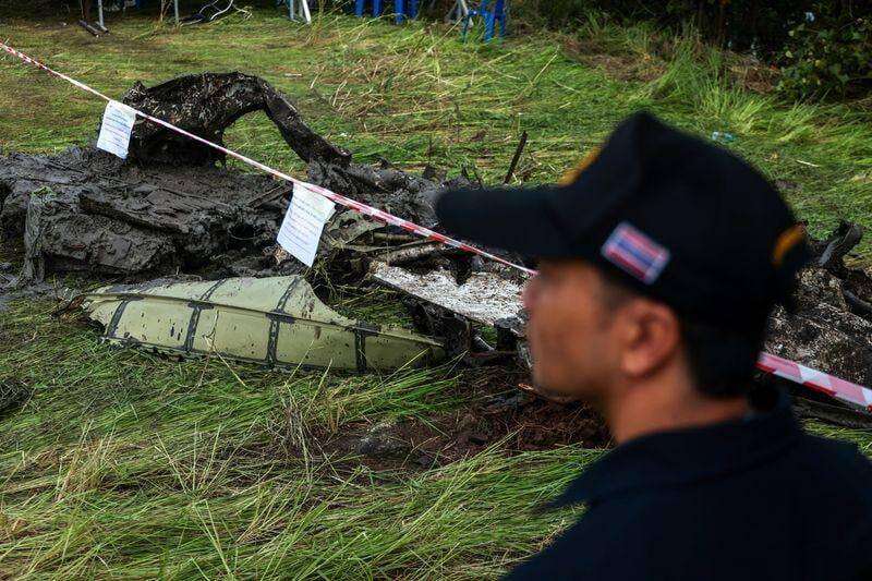 9 se oorskot gesoek nadat vliegtuig buite Bangkok neerstort