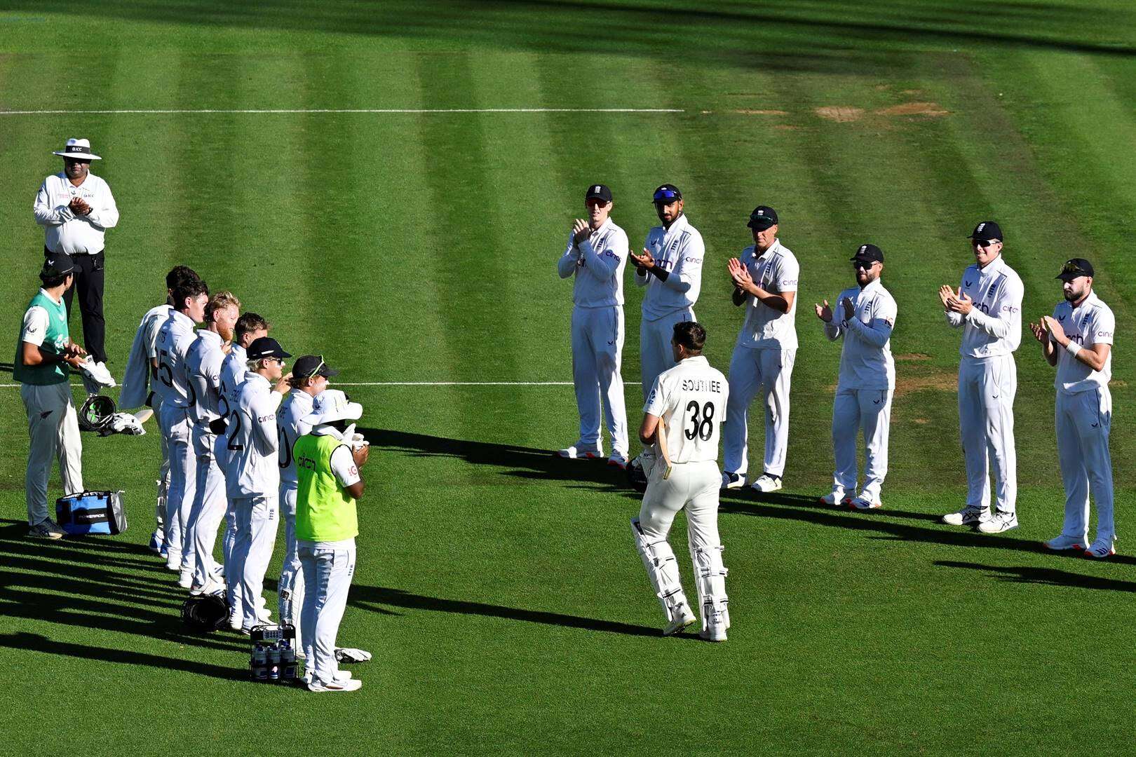 Southee sluit internasionale loopbaan op hoë noot af