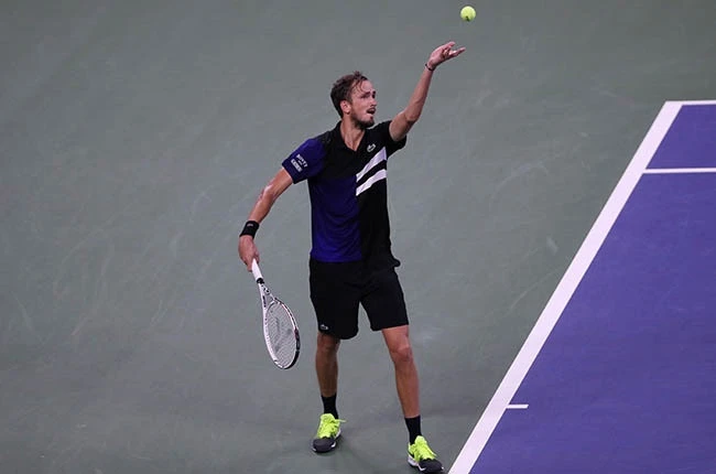 Medvedev beats Raonic to reach Paris Masters final