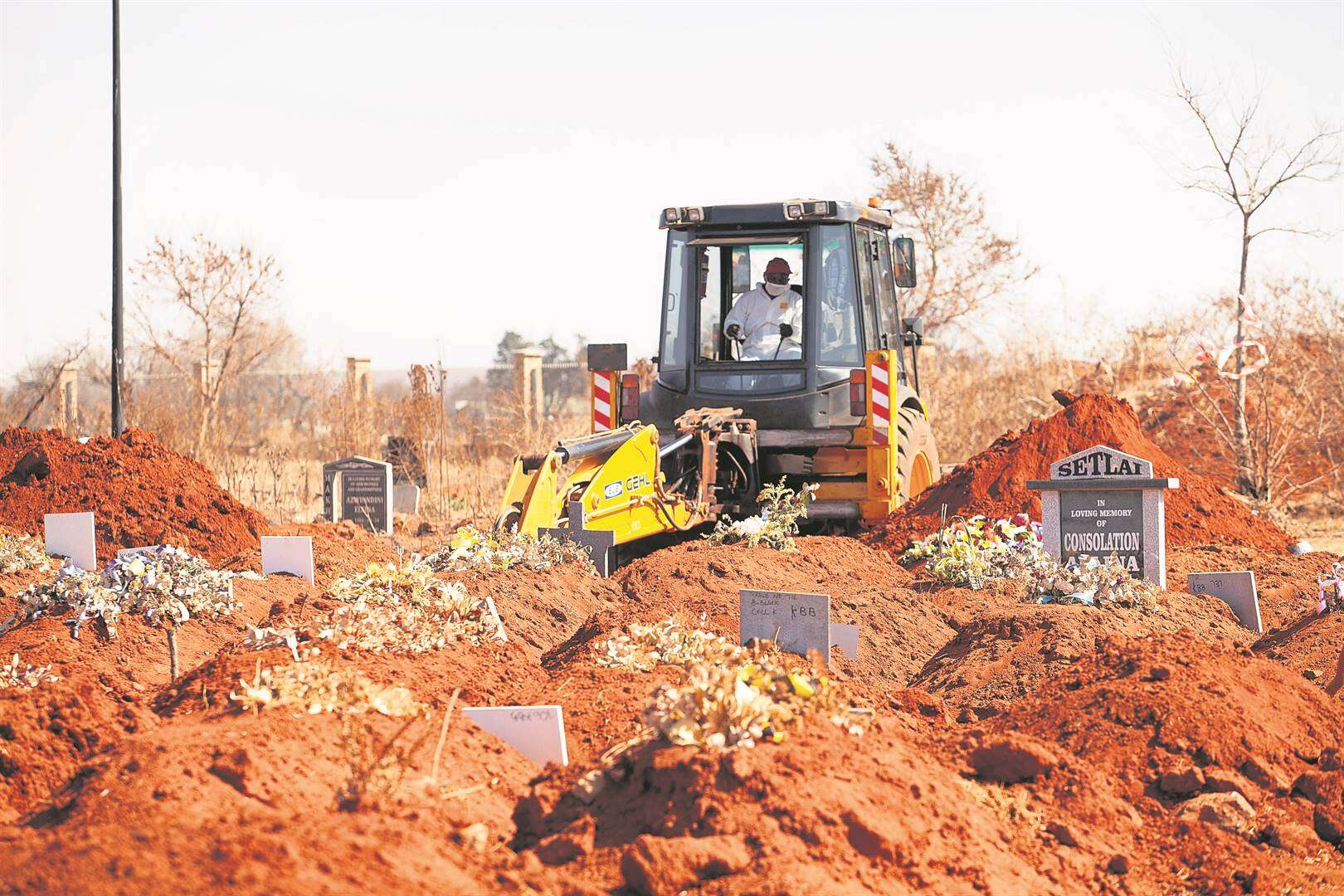 Begraafplase in Jhb ly skade weens swaar reën