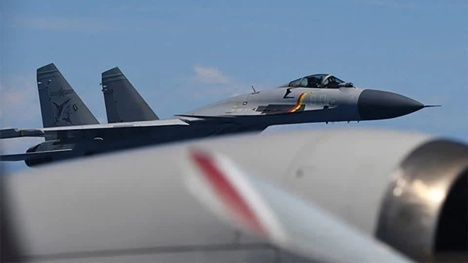 China, Japan kruis swaarde oor vliegtuie wat ‘byna bots’