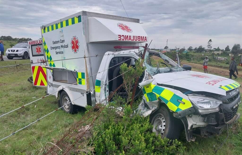 Patient dies, ambulance crew injured after colliding with truck in Eastern Cape