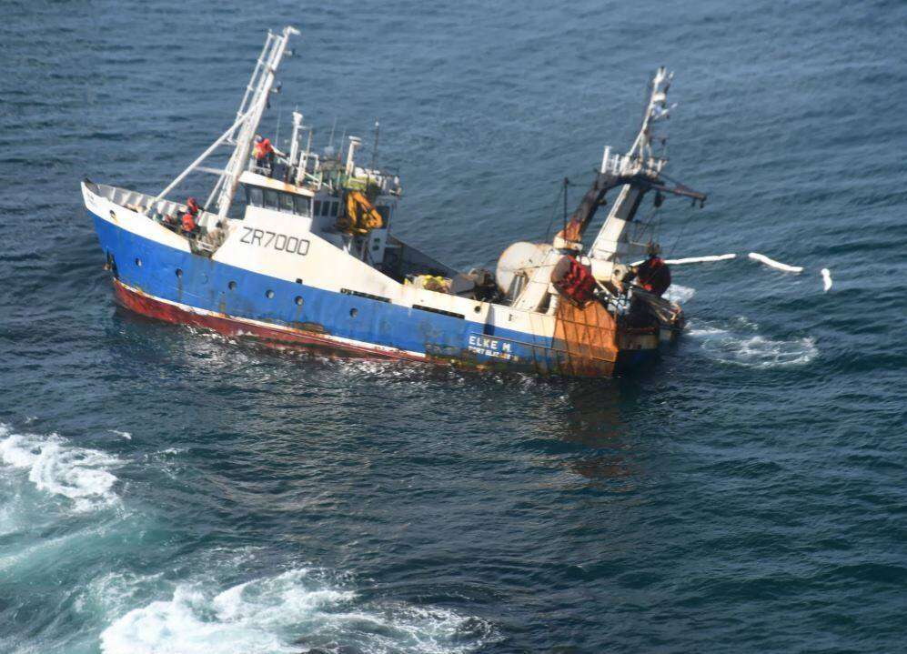 Herwinning van vissersboot se wrak by Kaap St. Francis hervat