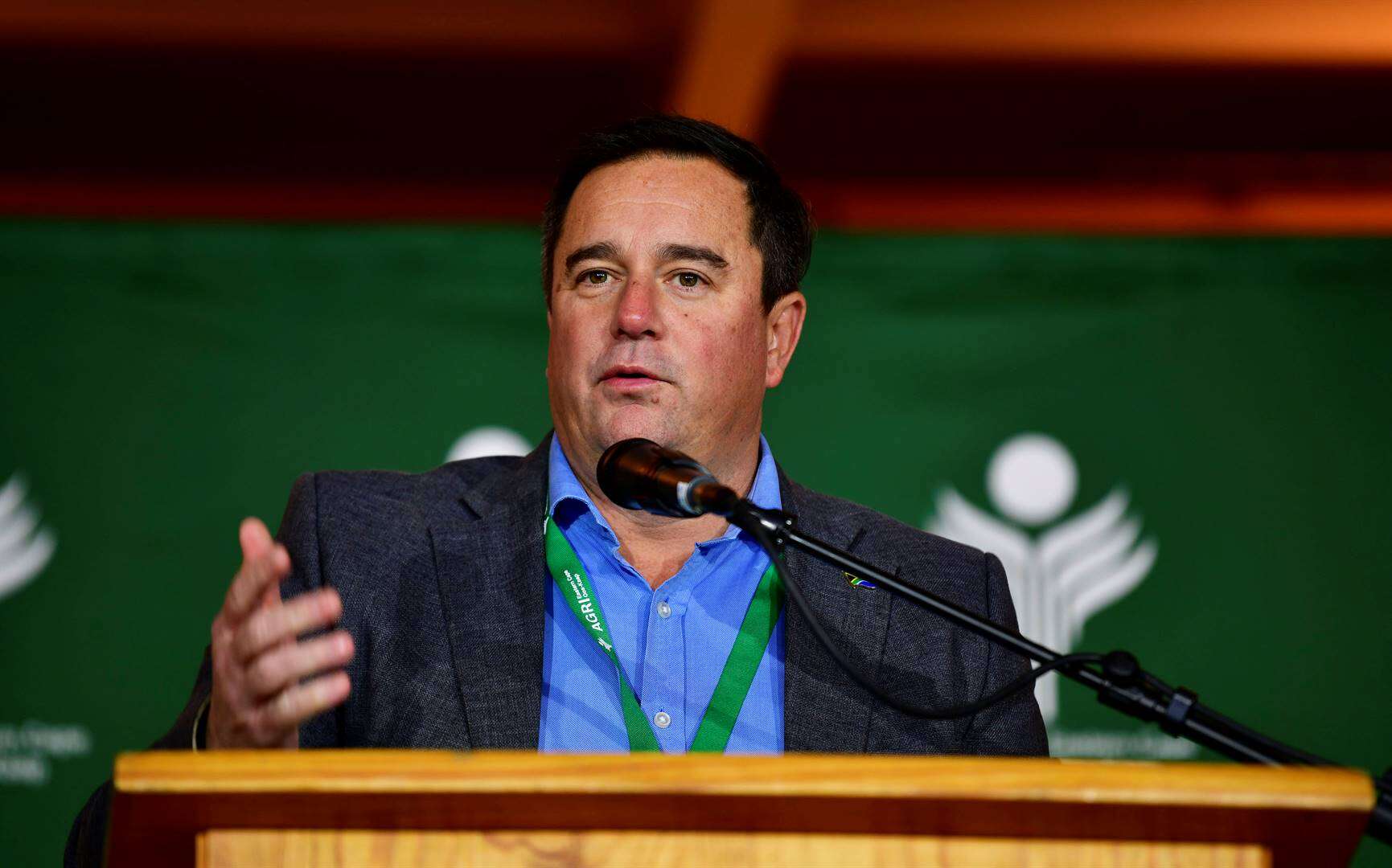 ‘Lees met begrip,’ sê Steenhuisen aan EFF wat oor parlementêre antwoord kla