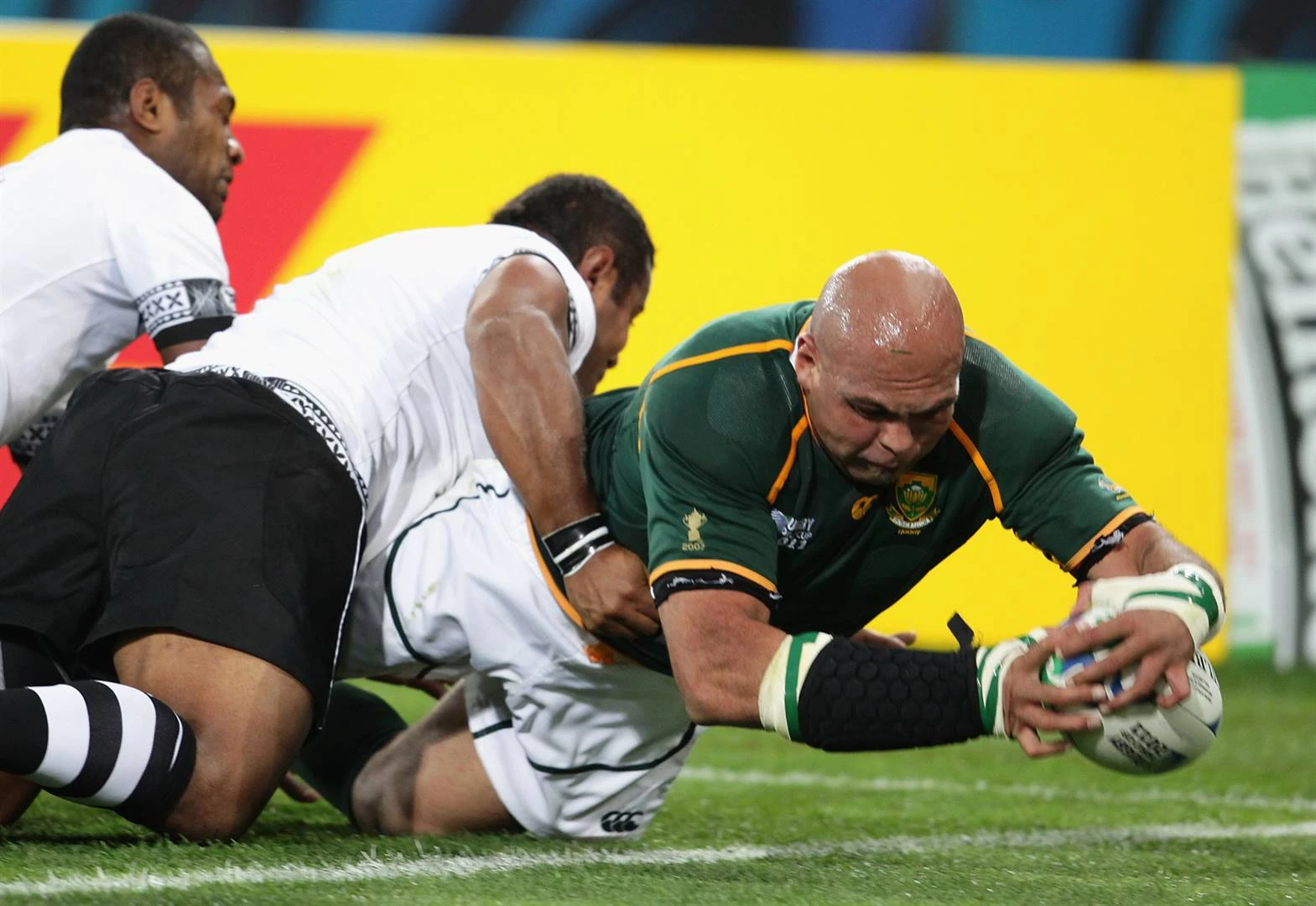 Sukkelende Franse span wys oud-Bok Steenkamp die deur