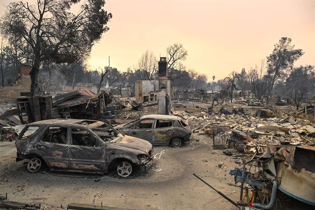 Los Angeles wildfires devour nearly 10 000 homes and structures even as fierce winds ease