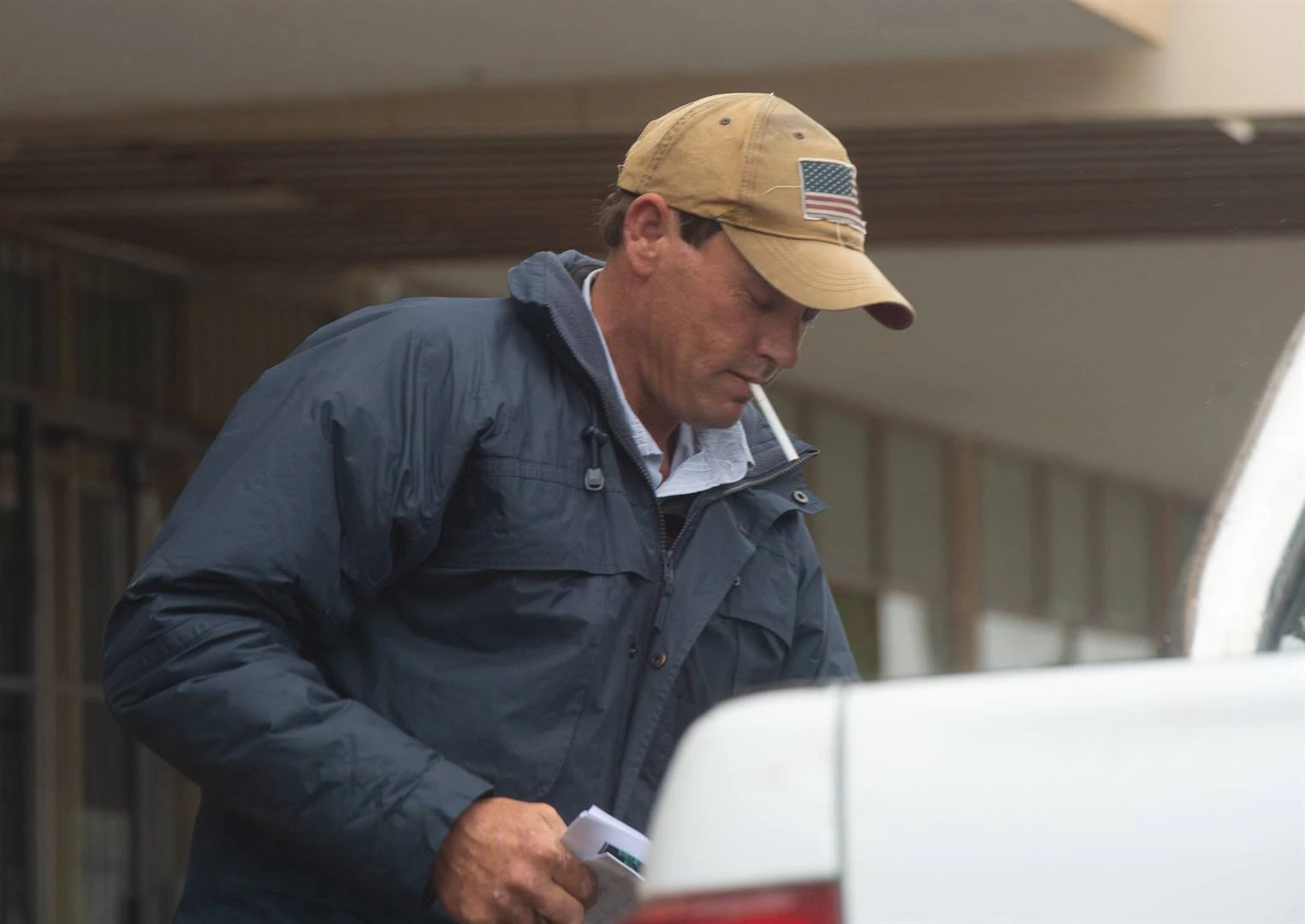 Muise vreet speurder se sakboekie in boer Albertus se moordsaak, hoor hof