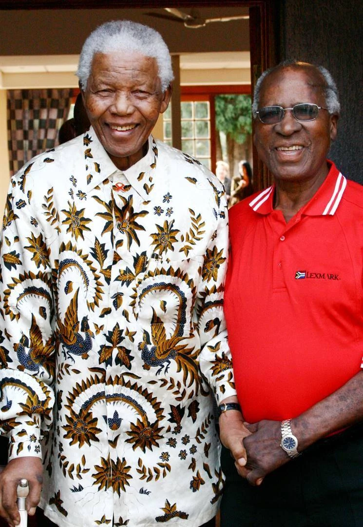 VS-pad eersdaags na struggle-ikoon Andrew Mlangeni hernoem