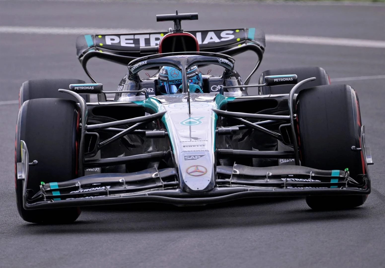 Mercedes se Russell spring voor weg in Montreal
