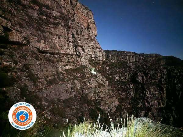 Toeriste in middernagtelike ure van Tafelberg gered