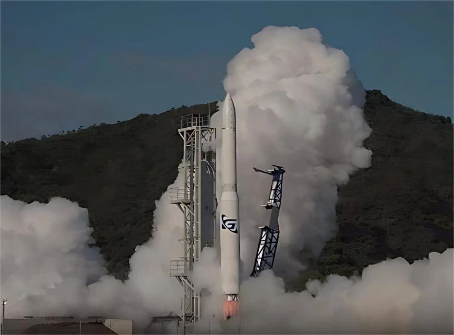Eerste Australiese vuurpyl stort neer ná 14 sekondes in die lug