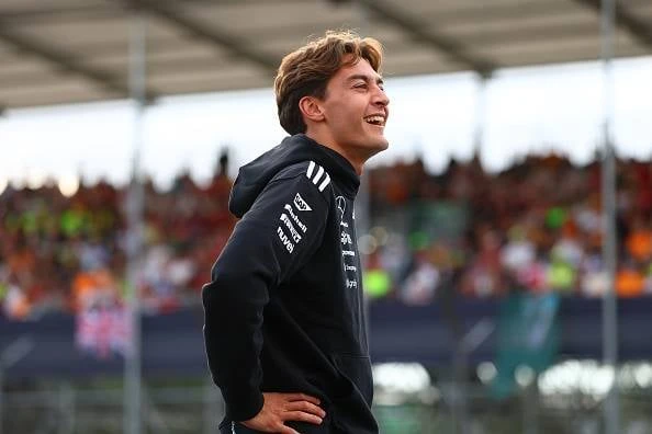 Russell verwag om by Mercedes aan te bly ondanks gerugte oor Verstappen