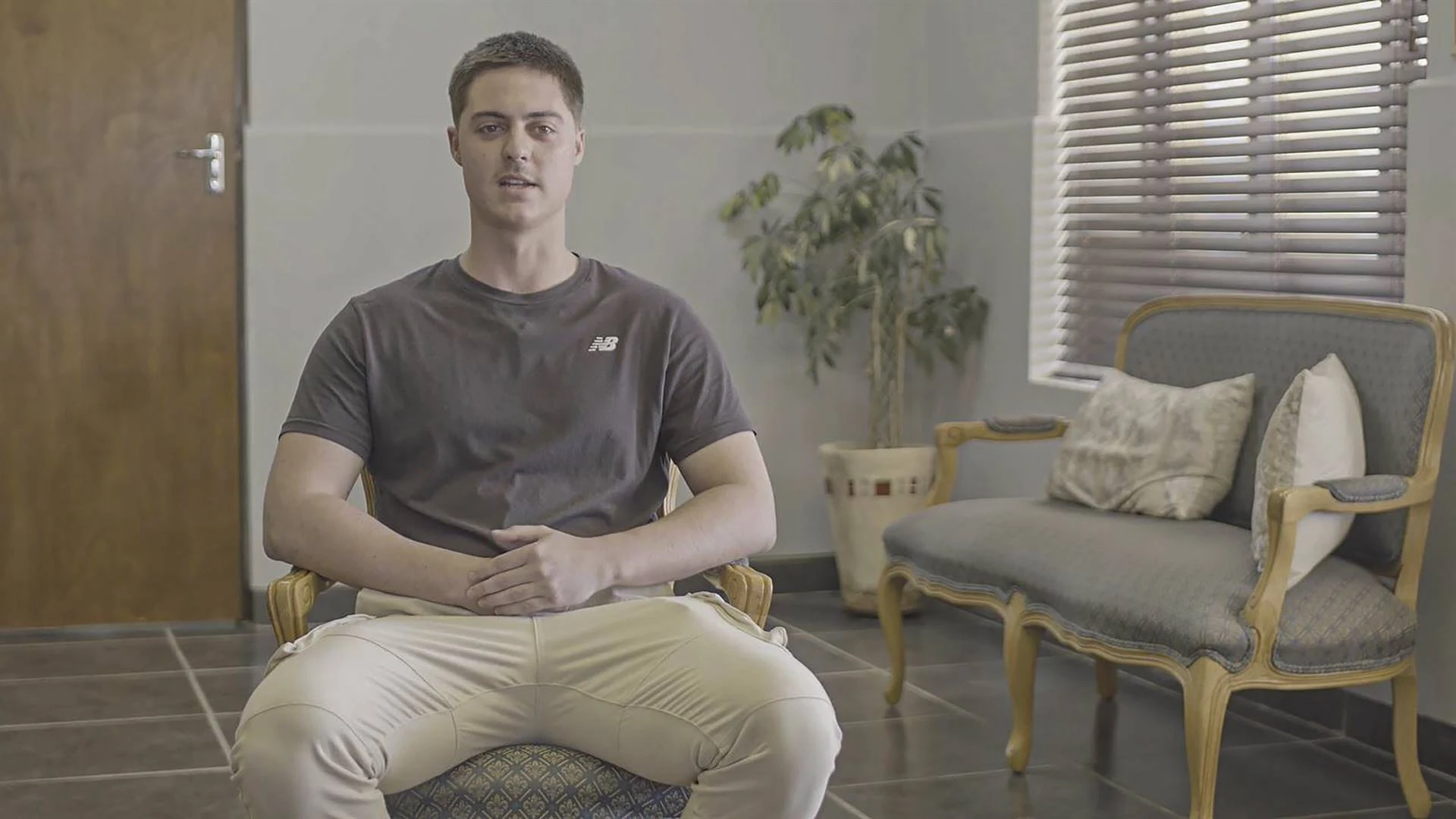 Urineer-saak: Theuns du Toit vra ontslag op 2 aanklagte