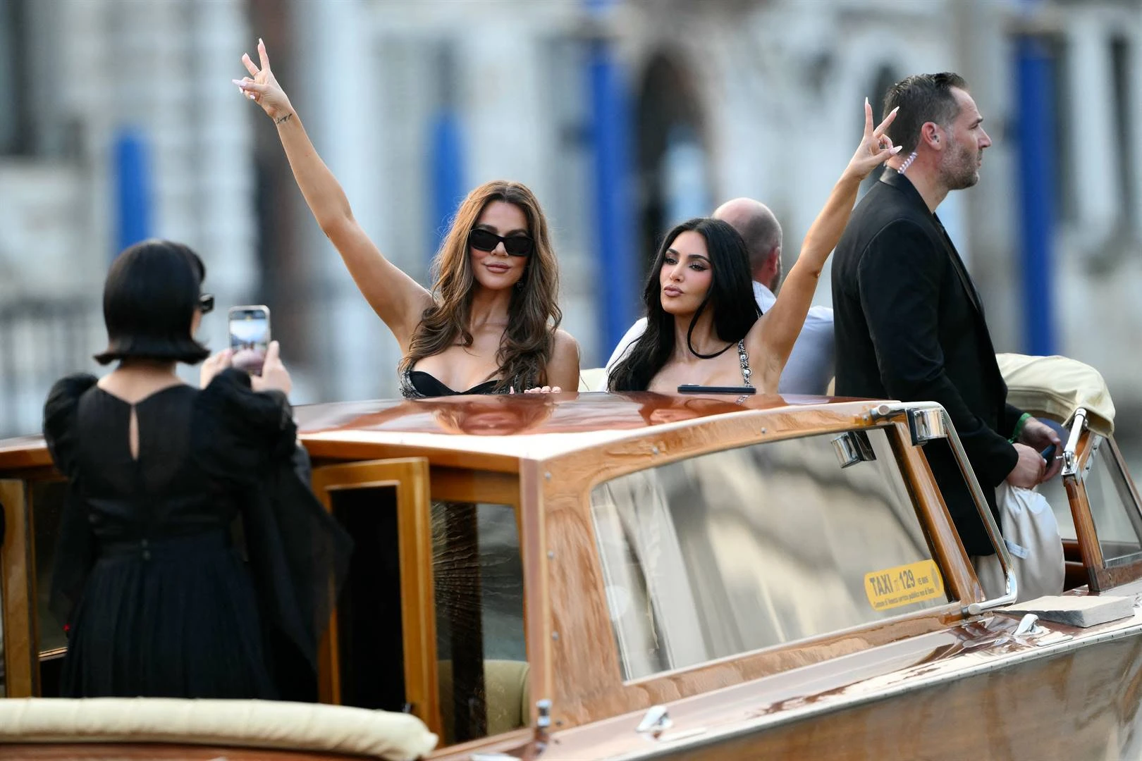 Orlando Bloom, Kardashians en Oprah onder gaste vir Bezos-troue