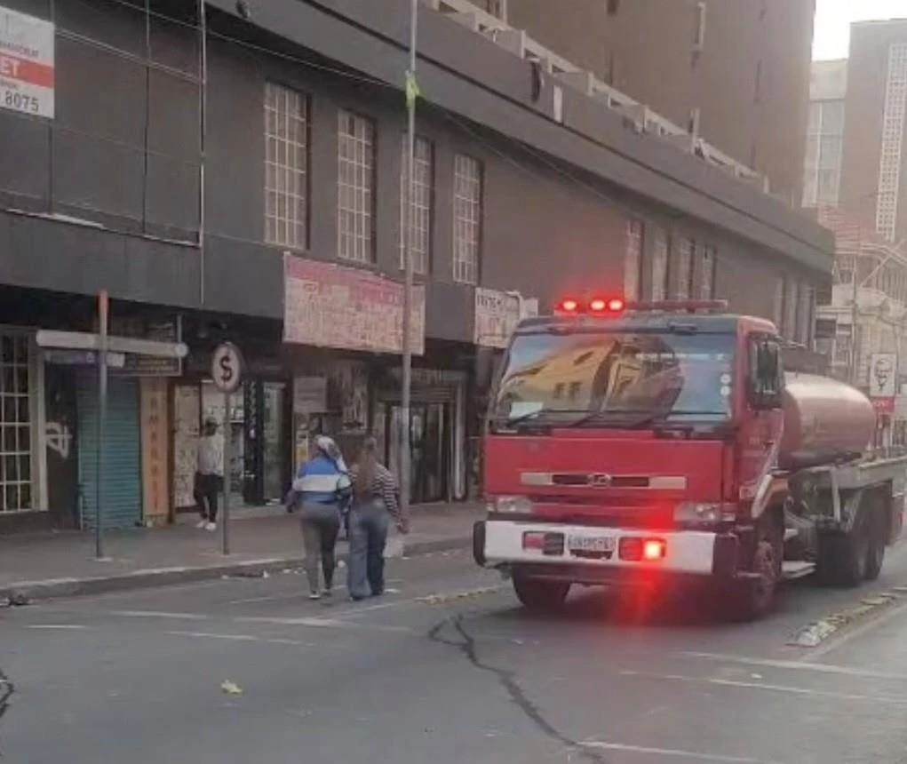 Ondergrondse kabels brand in middestad van Jhb