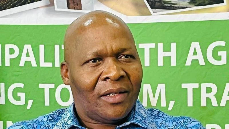Minister skort EPWP-geld vir armes op ná VS-politici glo diep skep