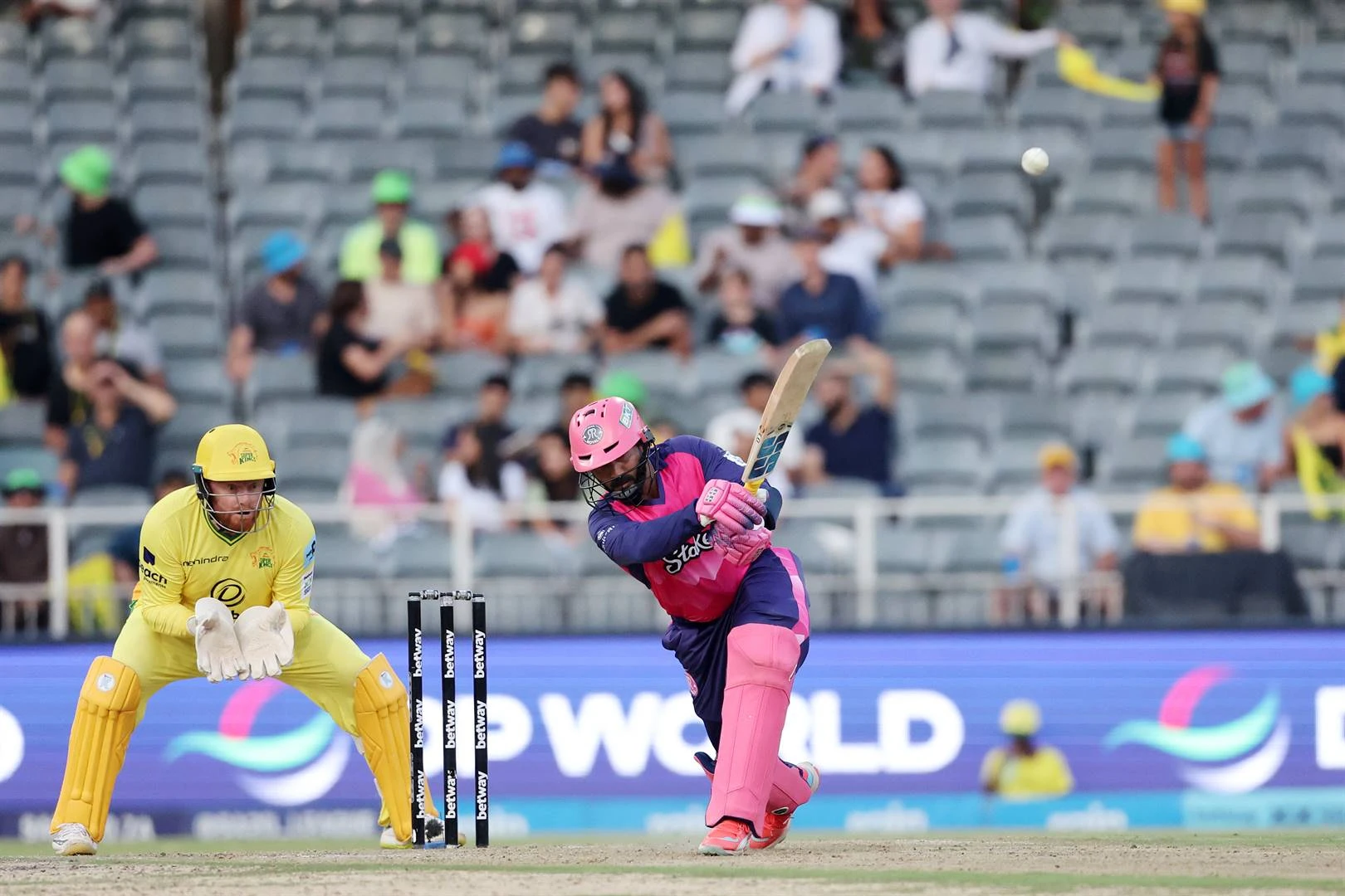 Karthik red Royals in Root en Miller se afwesigheid