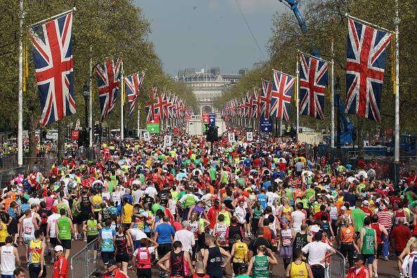 Londen-marathon samel rekordbedrag vir liefdadigheid in