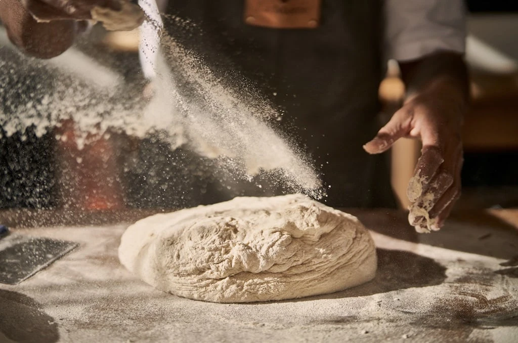 Bak jou eie suurdeegbrood by La Motte se bakkery en leer saam