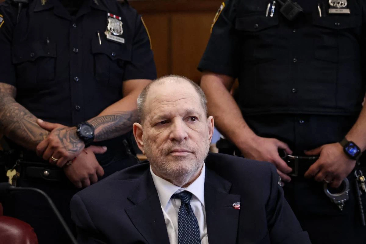 Vrou getuig hoe Harvey Weinstein haar tot trane gedryf het