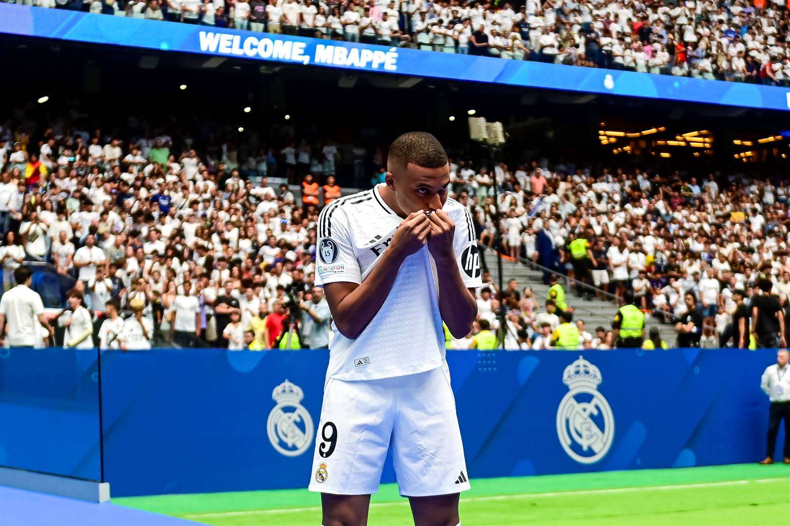 Mbappé uiteindelik in die wit trui van Real Madrid