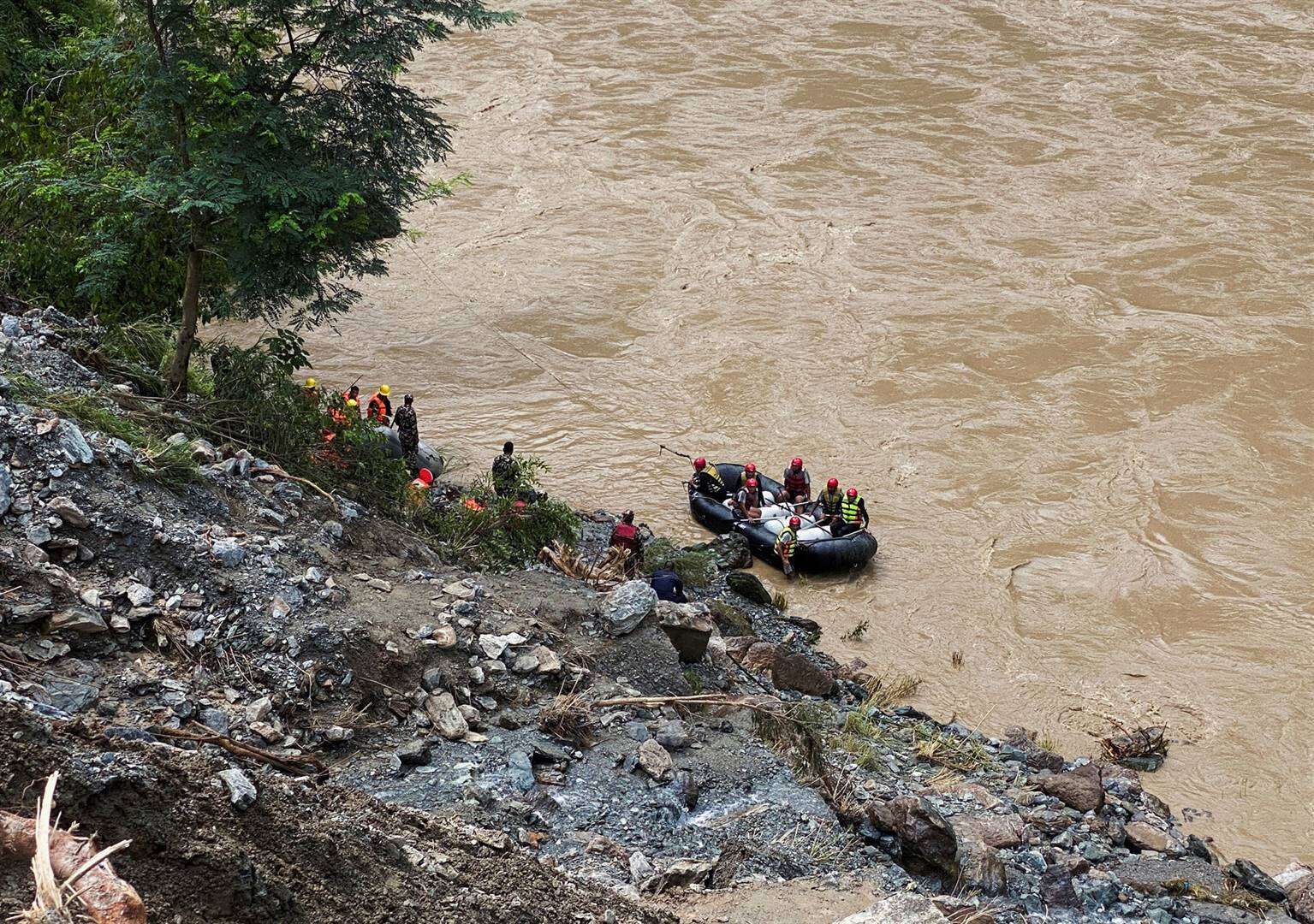 Nepal-ongeluk: 65 in busse wat in rivier beland