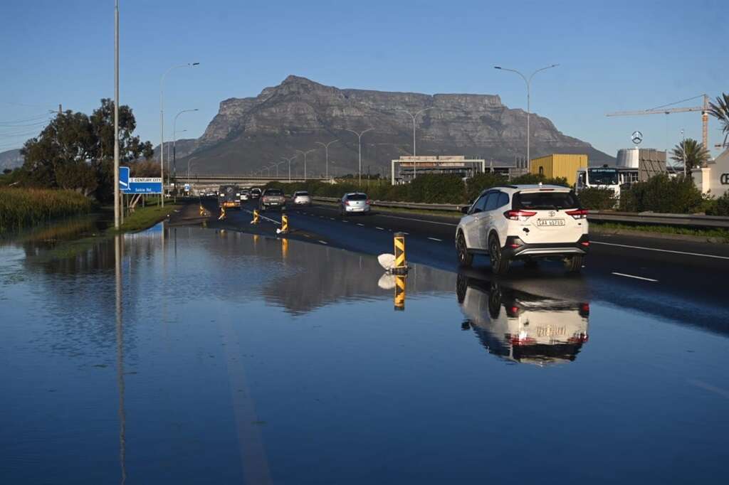 Kaapstad: Nat bane op N1 steeds toe