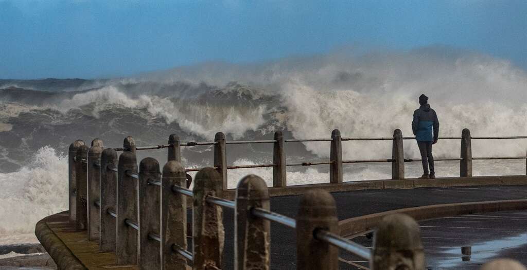 Shipping giant warns of extreme weather delays along South African coast